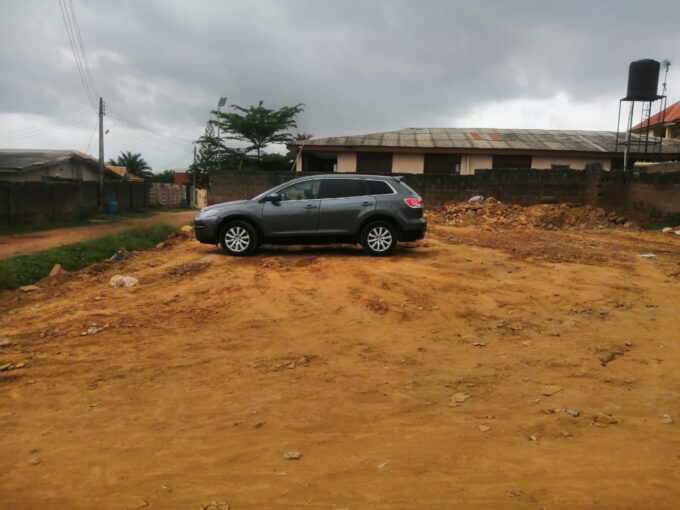 A 400Sqm land at Omolayo, for ₦18M